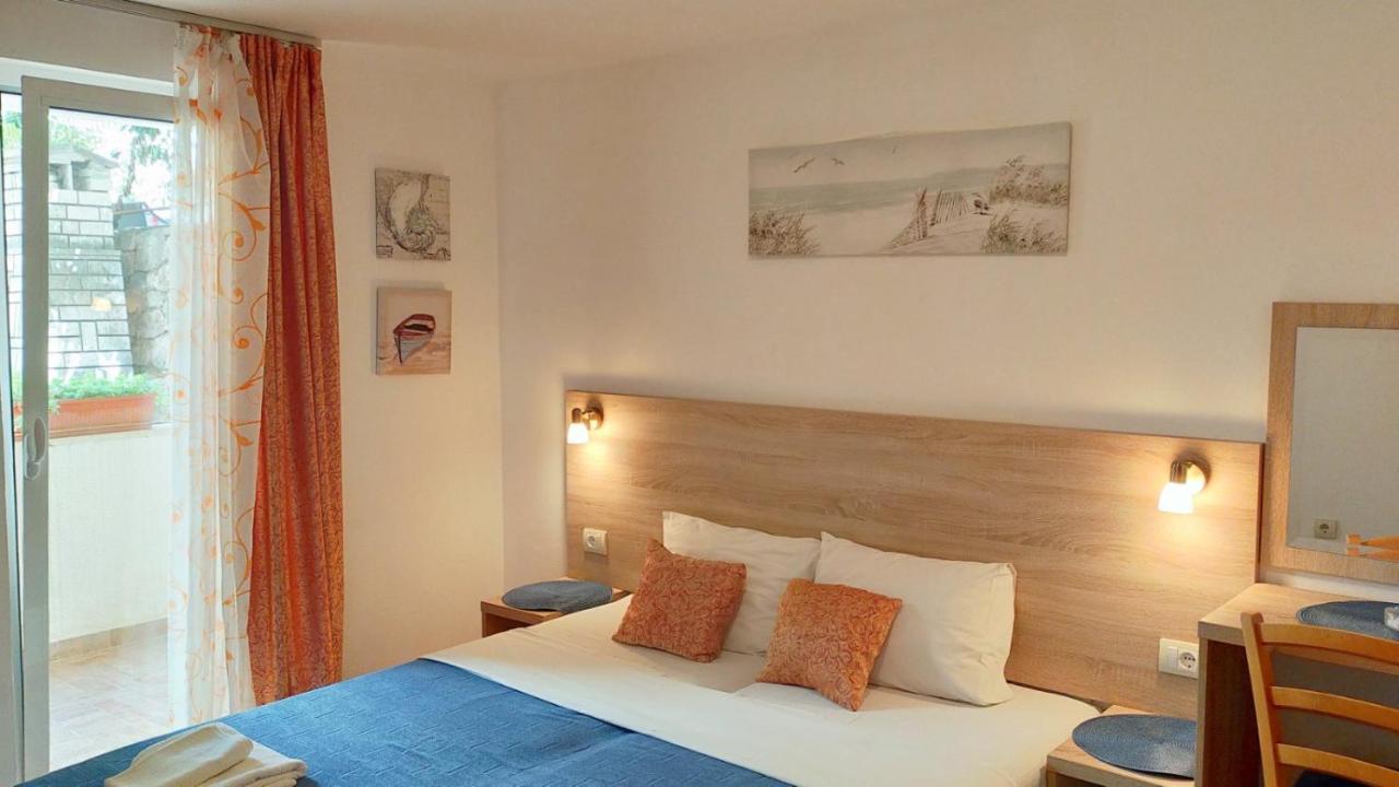 Guesthouse Tri Palme Bečići Buitenkant foto