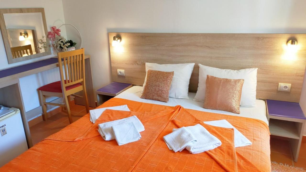 Guesthouse Tri Palme Bečići Buitenkant foto