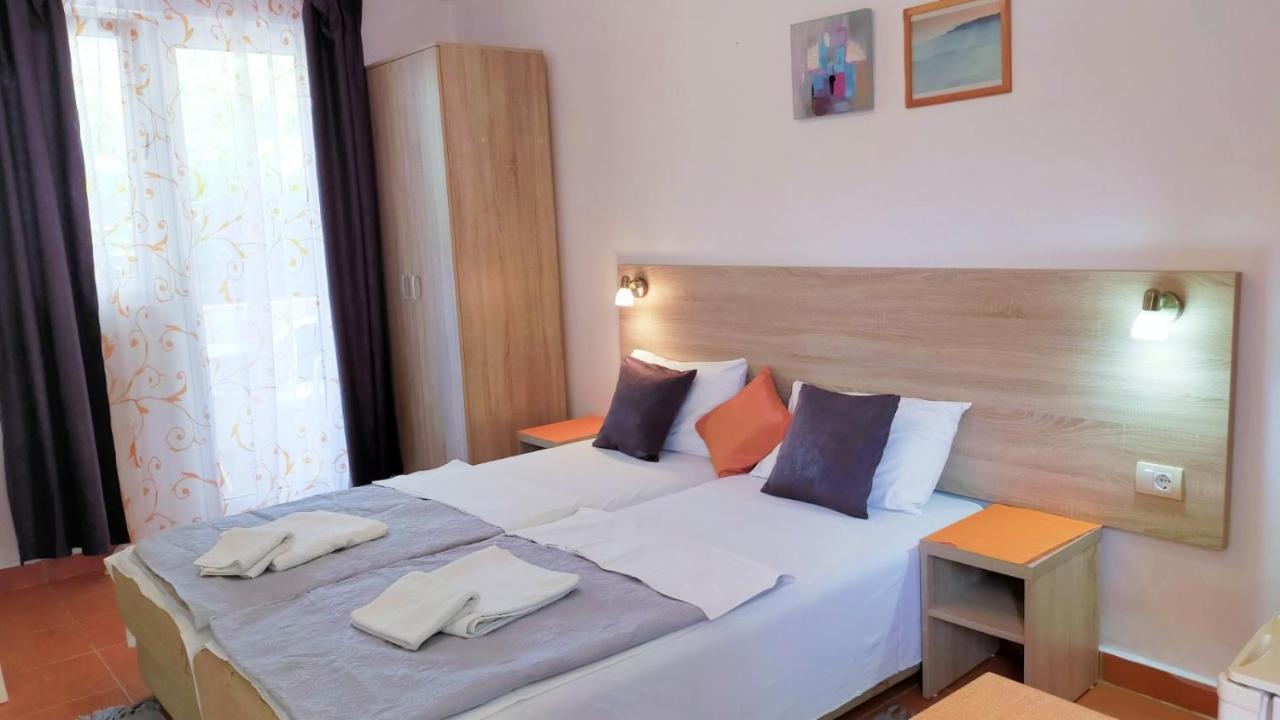 Guesthouse Tri Palme Bečići Buitenkant foto