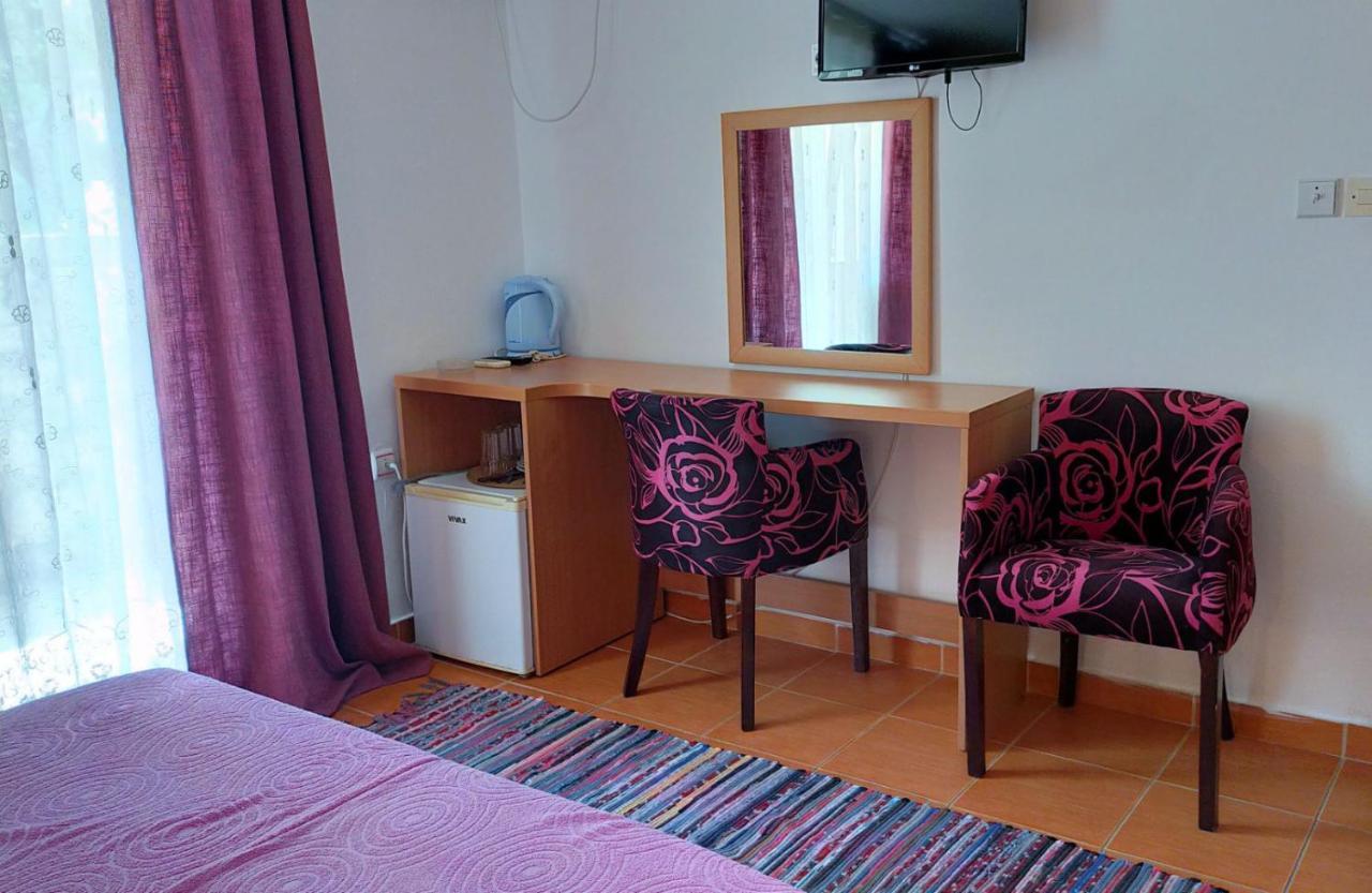 Guesthouse Tri Palme Bečići Buitenkant foto