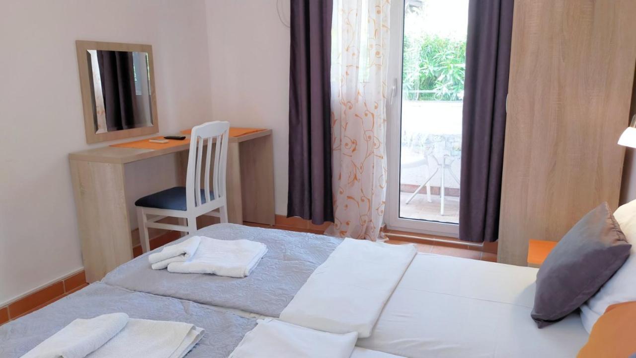 Guesthouse Tri Palme Bečići Buitenkant foto
