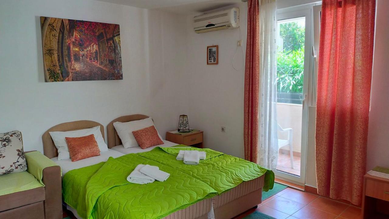 Guesthouse Tri Palme Bečići Buitenkant foto