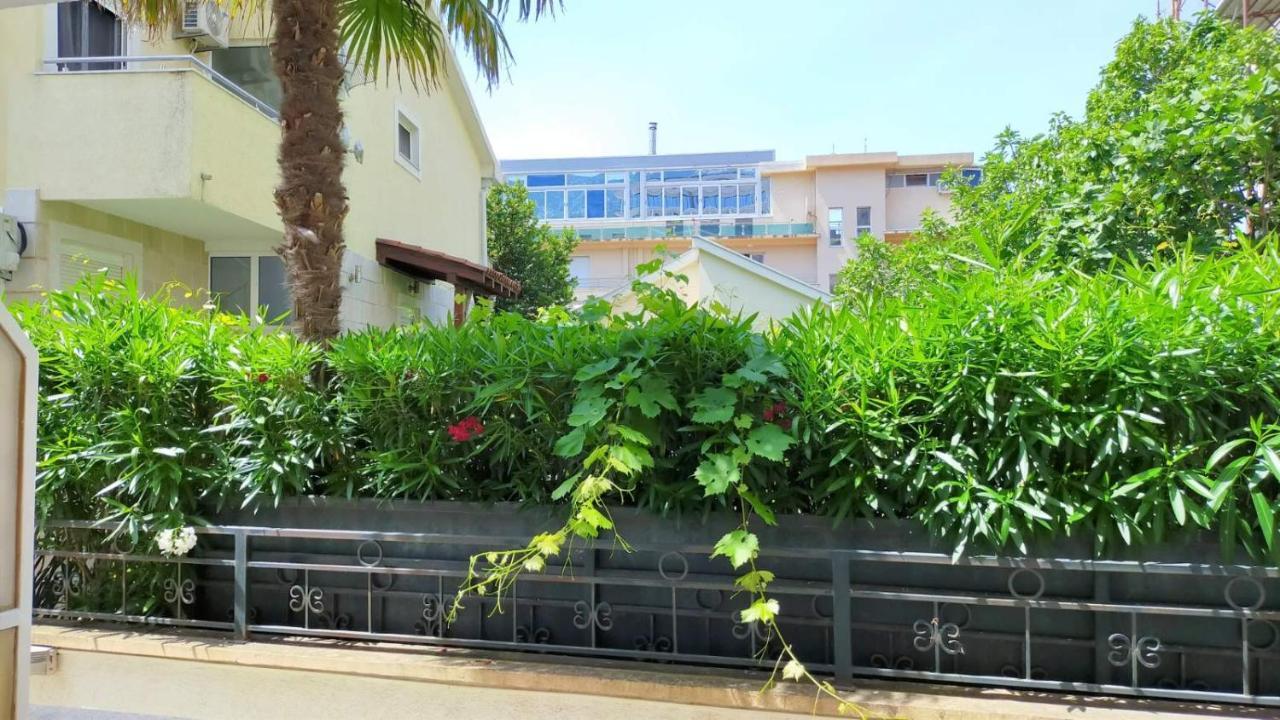 Guesthouse Tri Palme Bečići Buitenkant foto