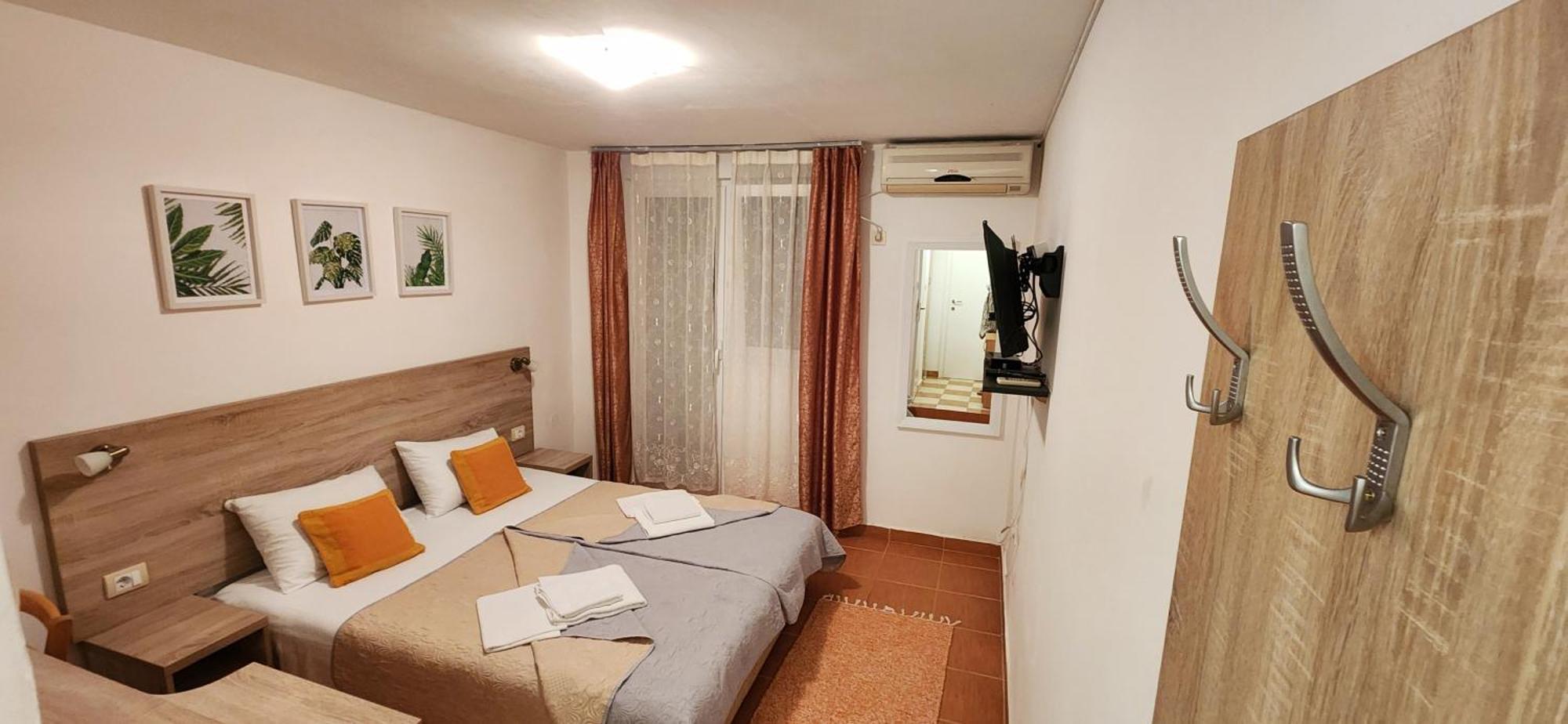 Guesthouse Tri Palme Bečići Buitenkant foto