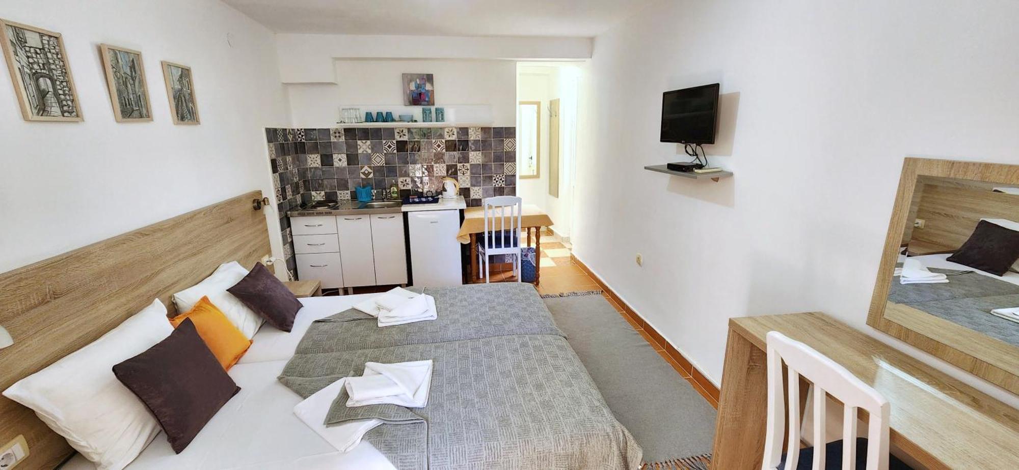 Guesthouse Tri Palme Bečići Buitenkant foto