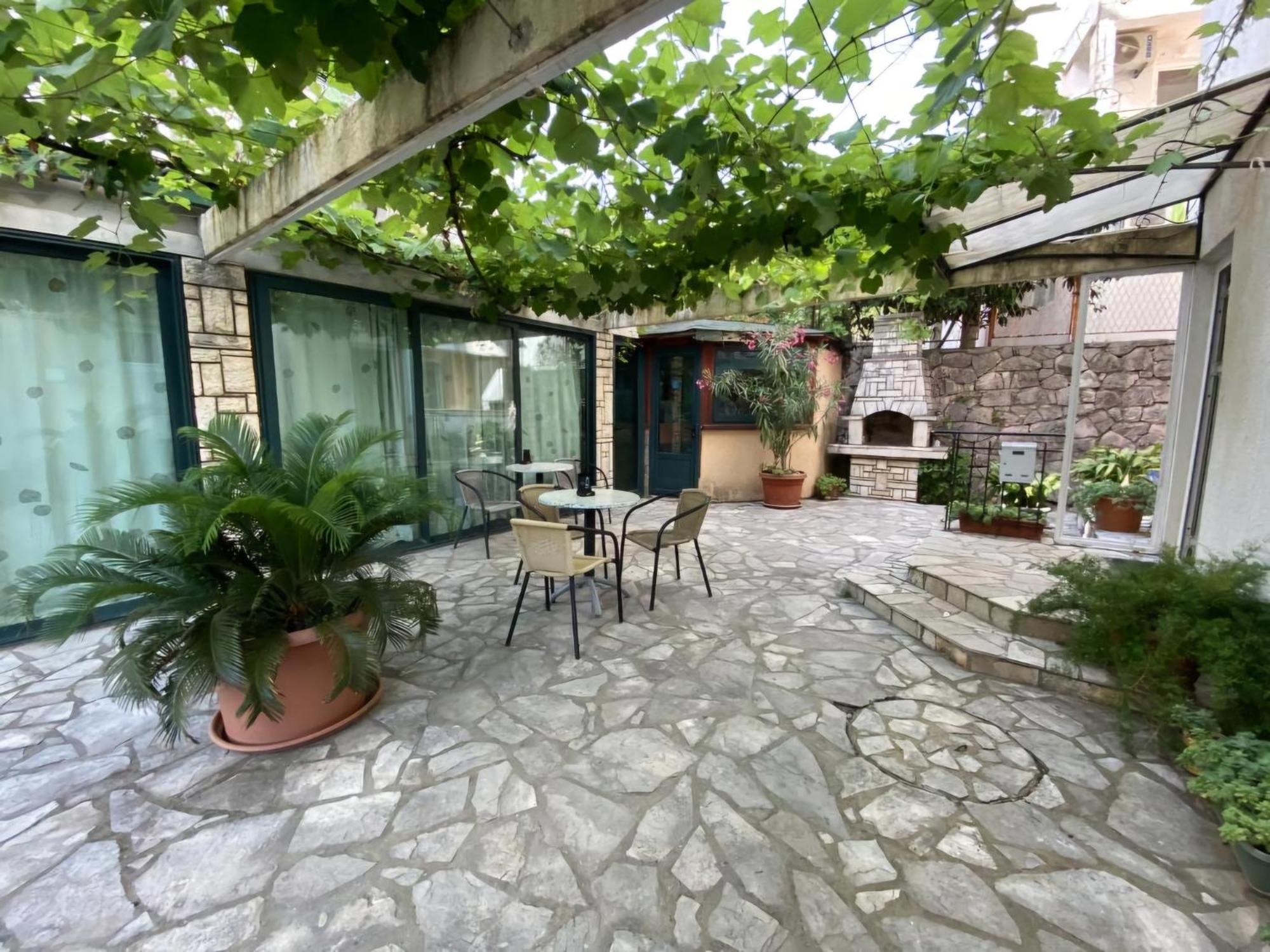 Guesthouse Tri Palme Bečići Buitenkant foto